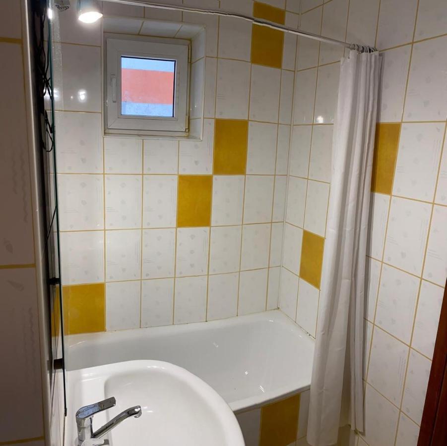 Zorilor Apartment ซูชาวา ภายนอก รูปภาพ